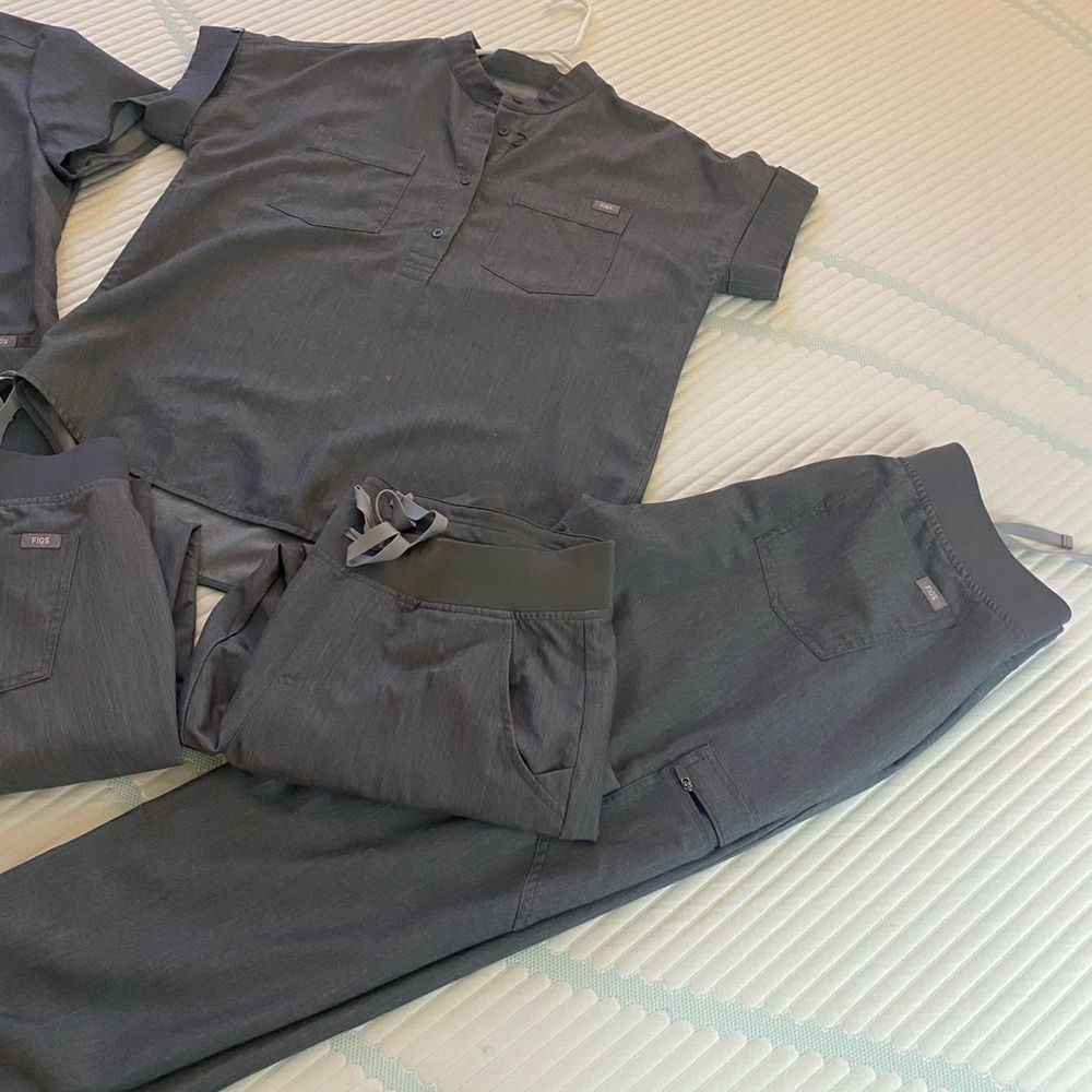 Lot of FIG light gray scrubs 2 tops and 4 joggers
